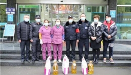 医院工会春节慰问坚守一线的保安、保洁人员