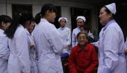 天使暖夕阳  关爱送健康