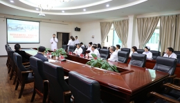 省政府副秘书长潘小林一行莅临我院调研指导工作