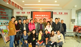 党员自愿者  为文明社区添彩