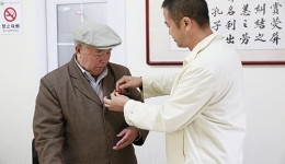 致敬抗战老兵  弘扬革命精神