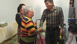 重阳进社区    洋溢敬老情