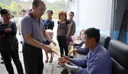 亲情树下过中秋,温暖爱心大团圆