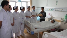 点滴爱心绘彩虹，暗淡生命焕生机