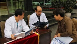 我院开展“关爱骨质疏松患者”义诊活动