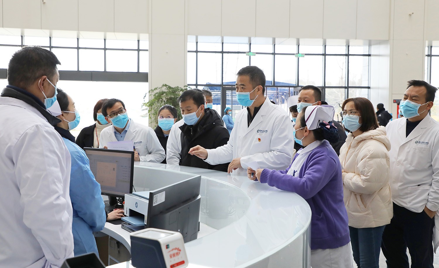 【骨医新闻】党委副书记、院长邱冰到门诊开展调研指导工作