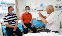 【骨医新闻】 “七一”慰问老党员 传递关怀忆初心