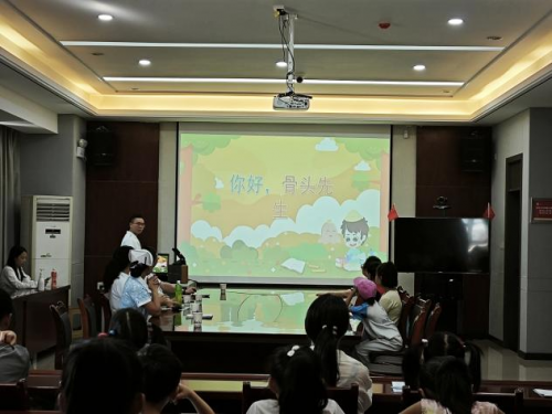 专家进社区 | 科普健康筛查守护青少年骨骼健康