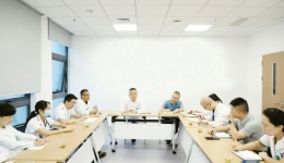 党委书记刘勇深入内科一病区开展查房工作
