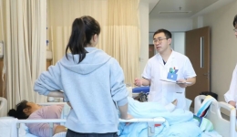 中秋“医”线暖童心，小儿骨科医护送月饼！